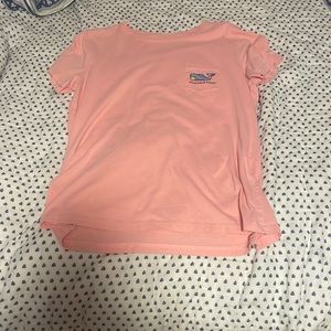 Peach vineyard vines logo tee small